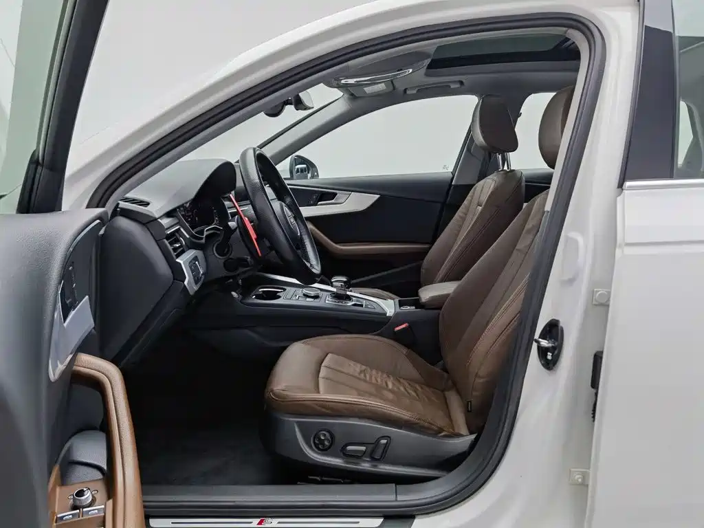 Audi A4L 2019 40 TFSI Fashion Edition National VI