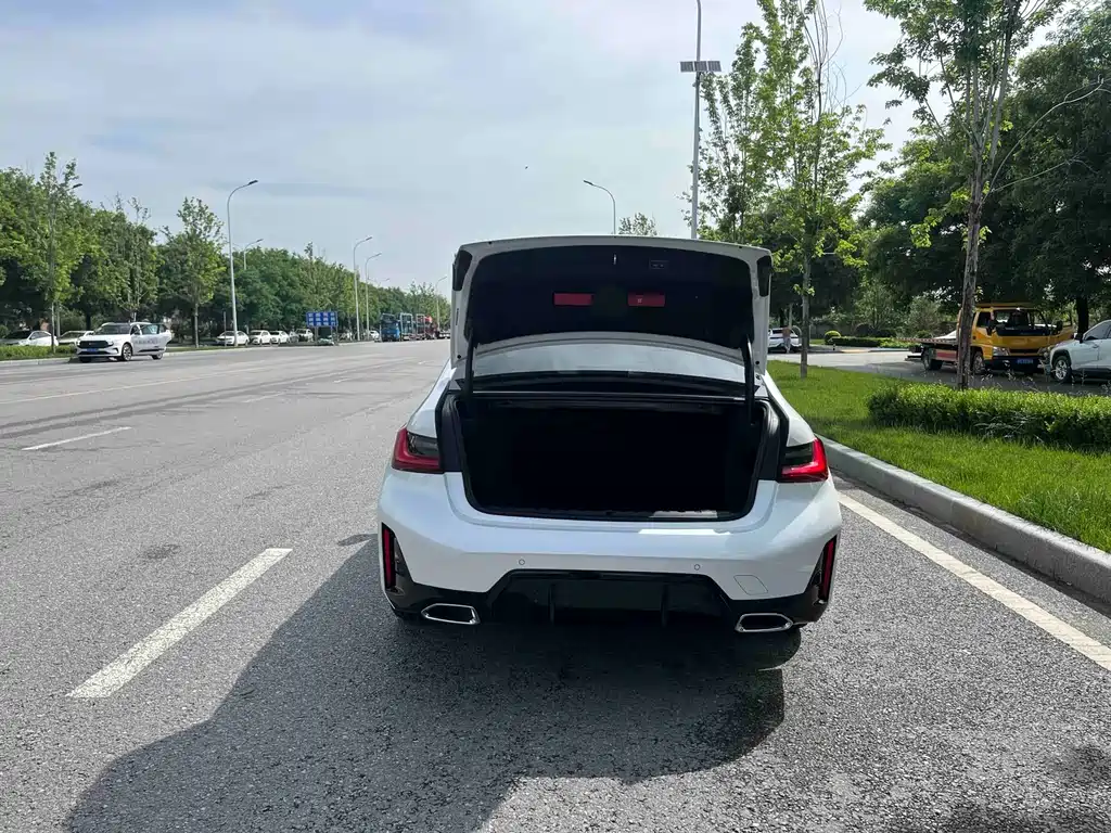 BMW 3 Series 2025 325Li M Sport Package