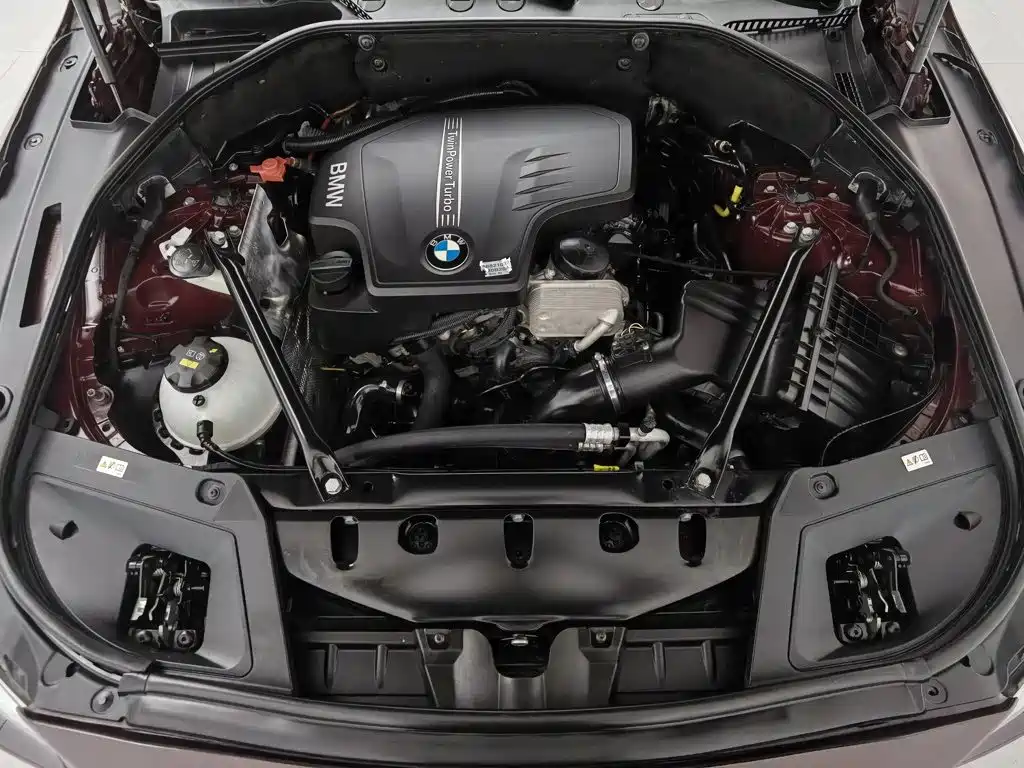 BMW 5 Series GT 2014 528i Leading Edition