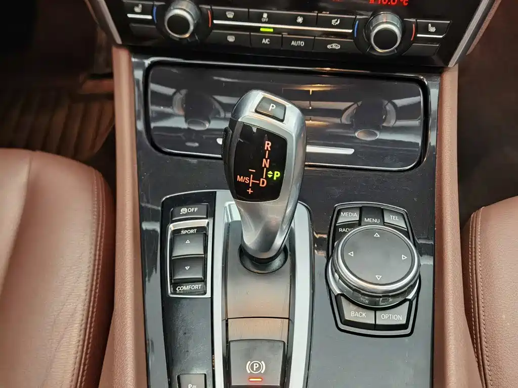 BMW 5 Series GT 2014 528i Leading Edition