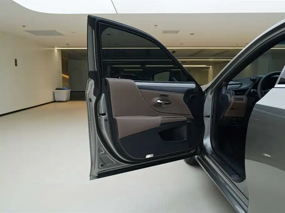 Lexus ES 2025 200 Prestige Edition