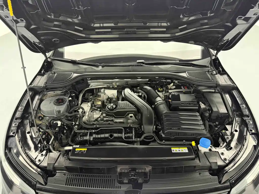 2025 Golf R-Line 300TSI