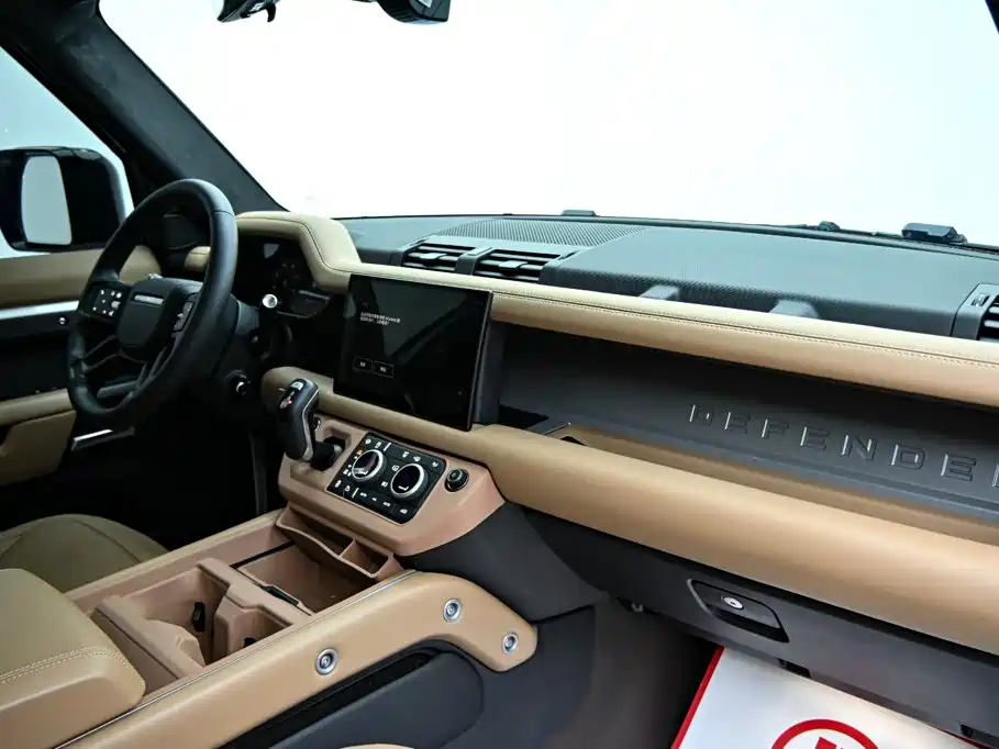 Land Rover Defender 2025 110 3.0T P400 X-Dynamic HSE