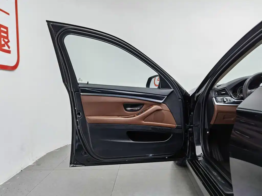 BMW 5 Series 2014 model 520Li Elegant Edition