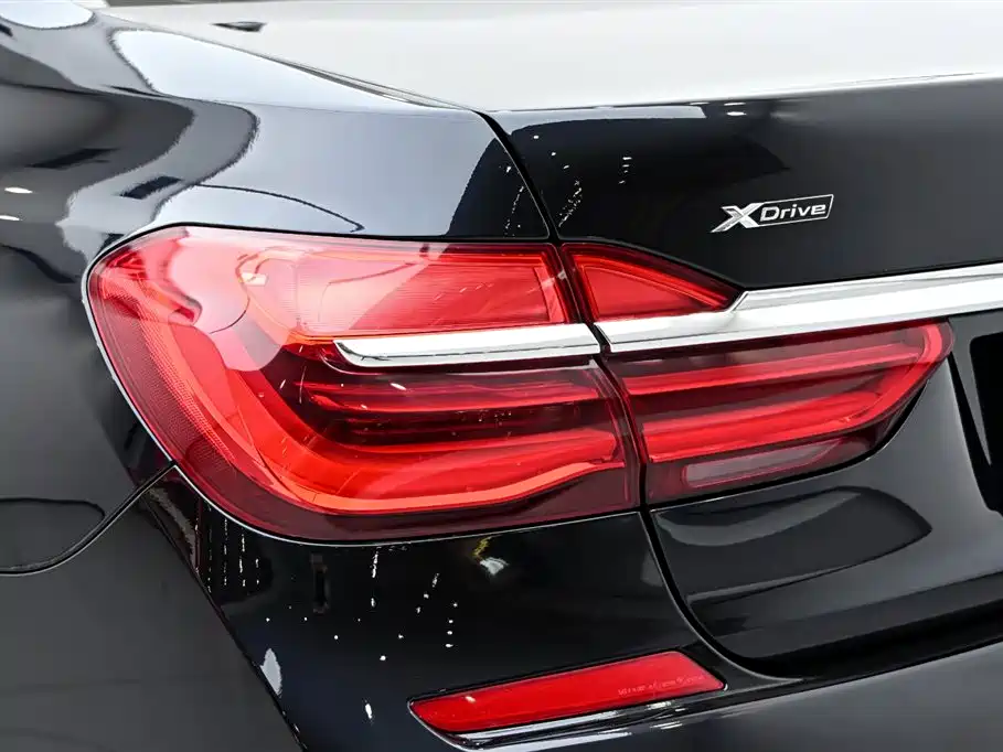 BMW 7 Series 2018 740Li xDrive Luxury Edition M Sport Package