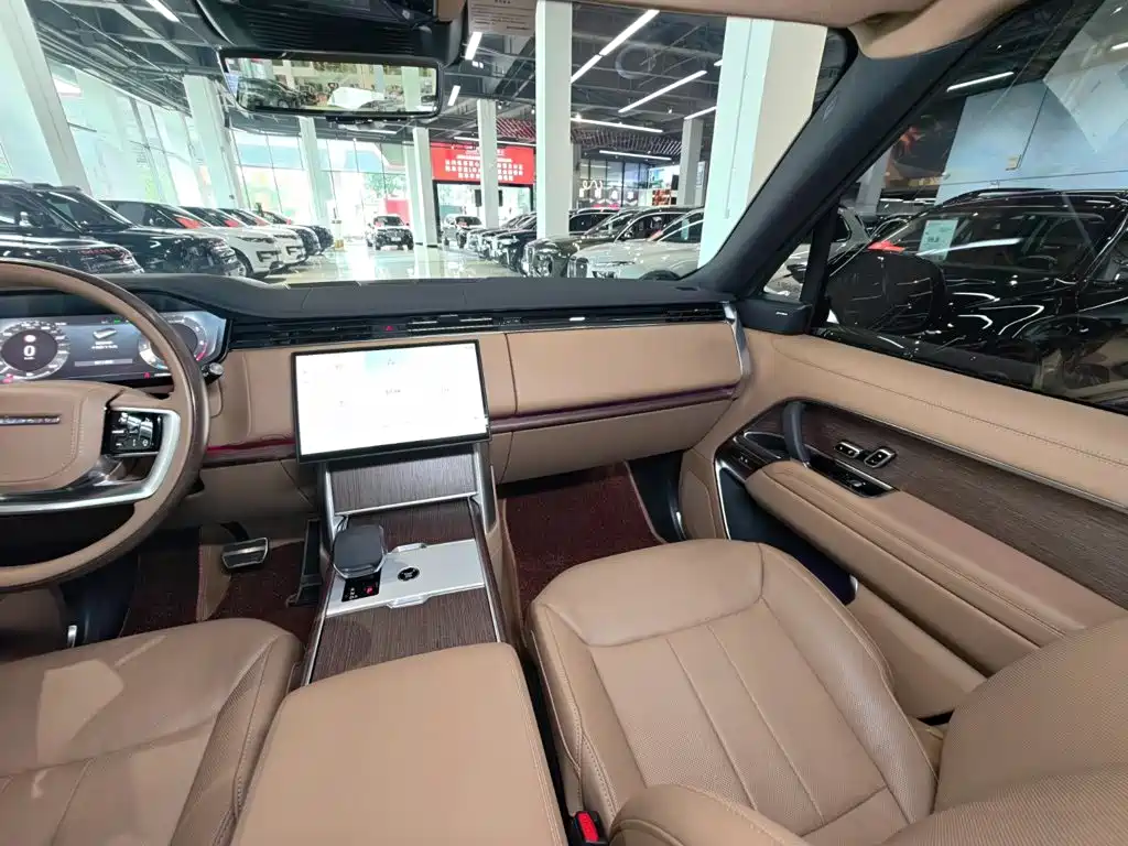 Range Rover 2025 Edition 3.0 L6 400PS Grand Extended Version