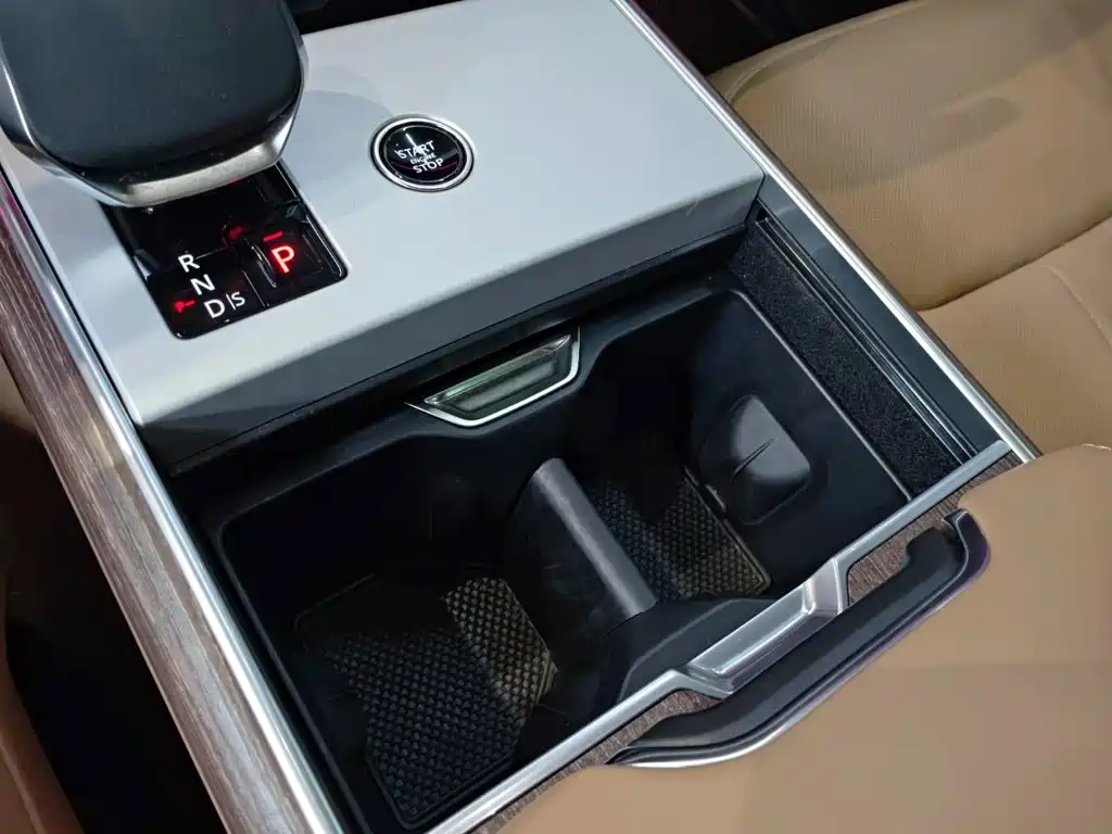 Range Rover 2025 Edition 3.0 L6 400PS Grand Extended Version