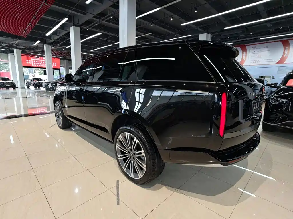 Range Rover 2025 Edition 3.0 L6 400PS Grand Extended Version