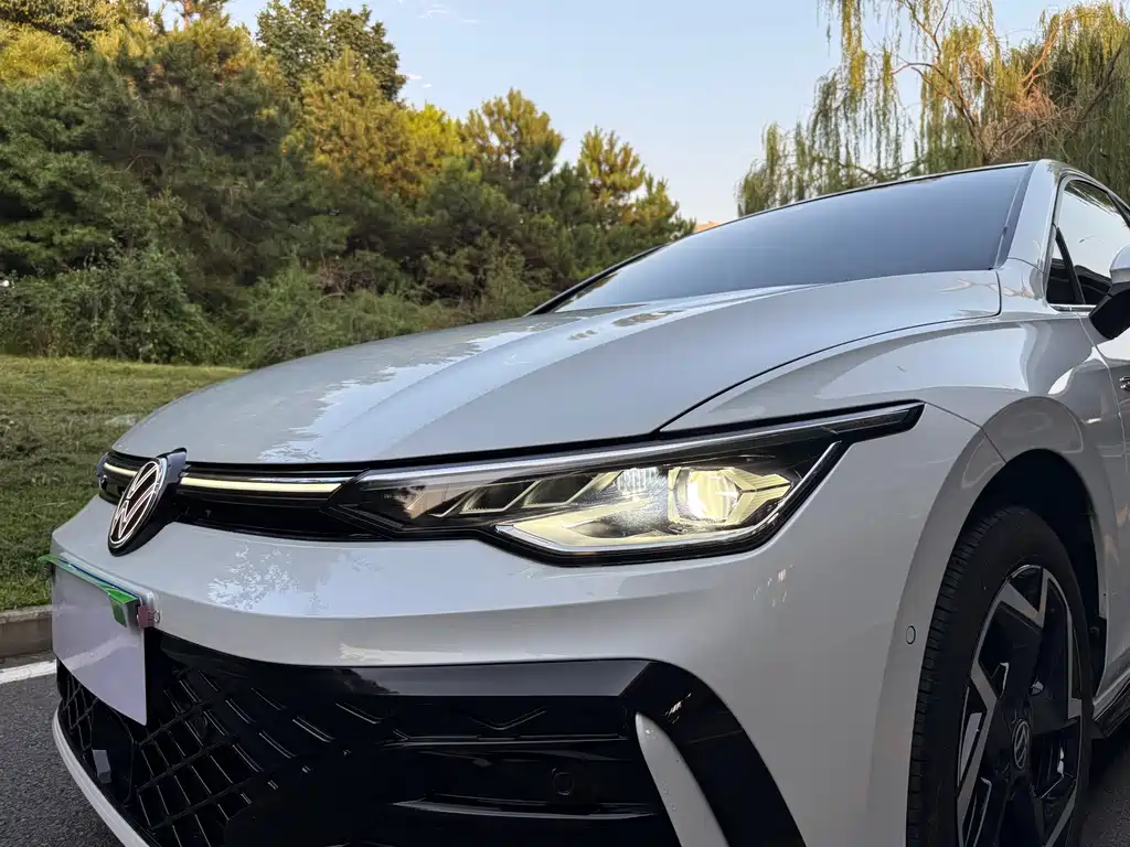 Golf 2025 300 TSI R-Line