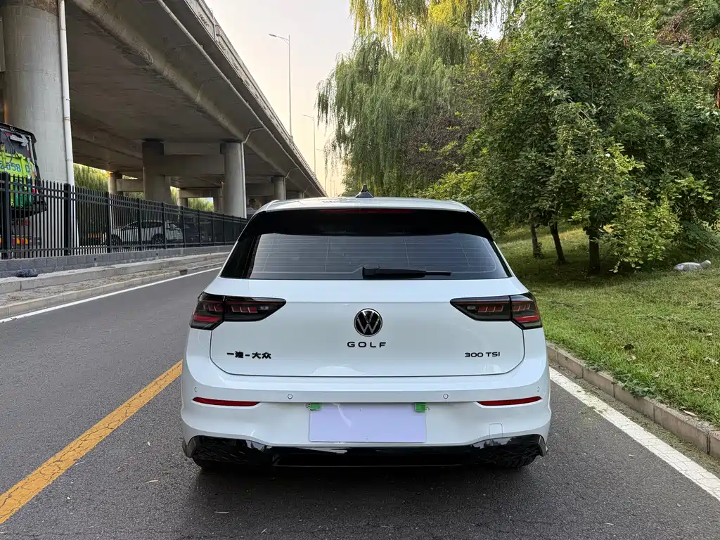 Golf 2025 300 TSI R-Line