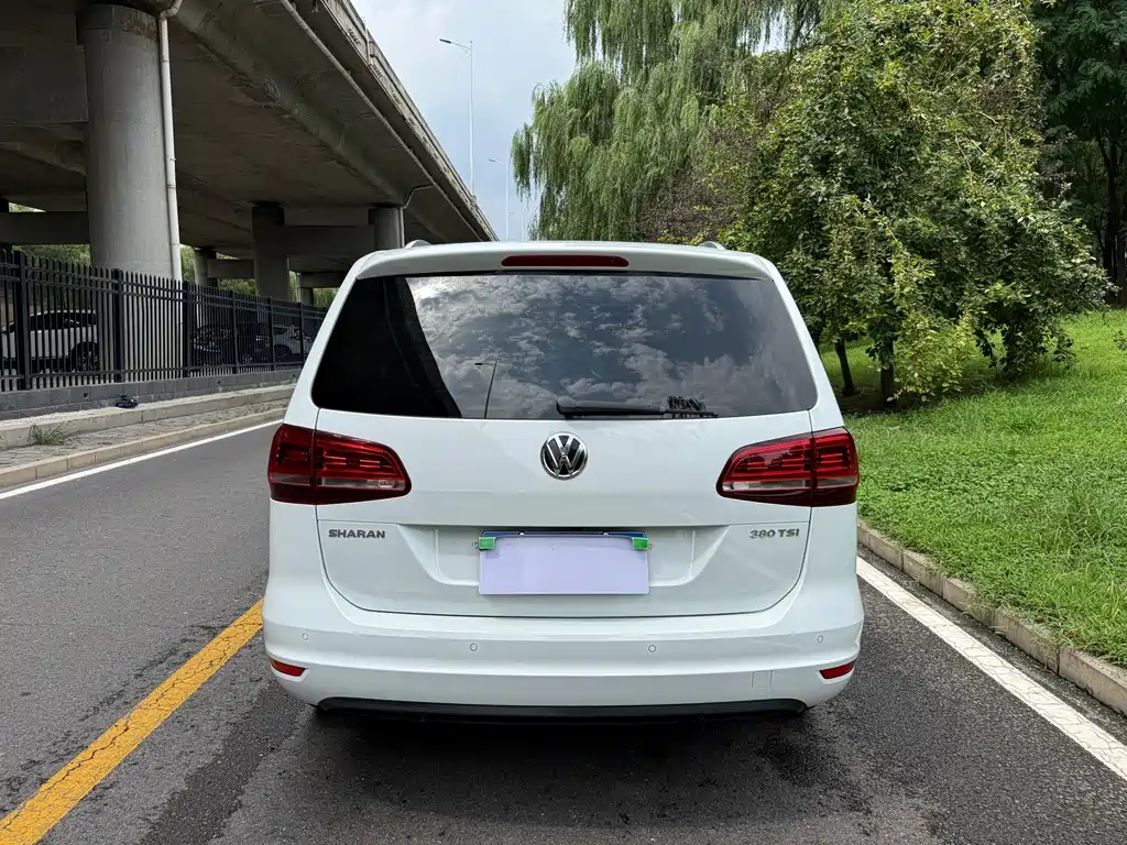 Shangri-La 2016 380TSI Comfort Edition 7-seater