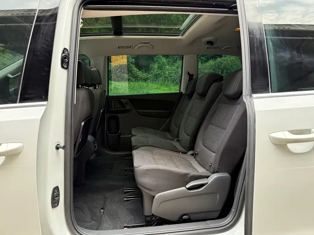 Shangri-La 2016 380TSI Comfort Edition 7-seater