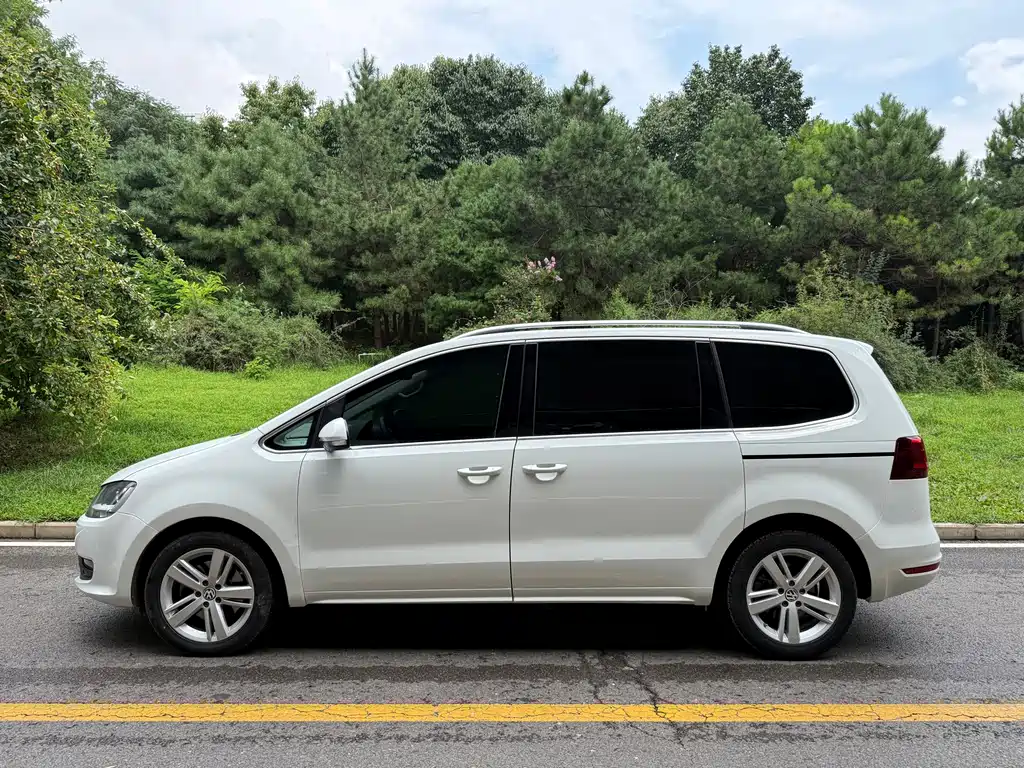 Shangri-La 2016 380TSI Comfort Edition 7-seater