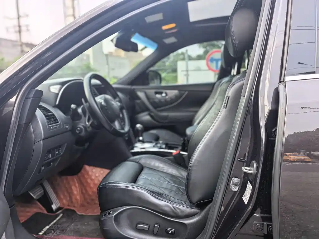 Infiniti QX70 2015 3.7L Absolute Edition