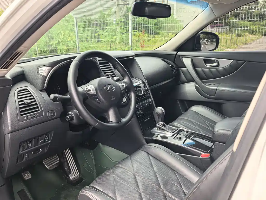 Infiniti QX70 2013 3.7L Standard Edition