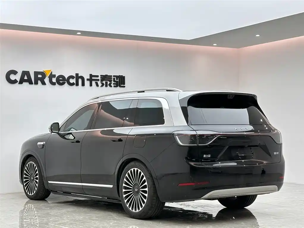 SUV 2025 Model Range-Extended Ultra Edition 52kWh 6-Seat Version 192-line LiDAR
