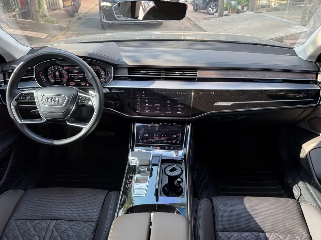 Audi A8 2024 model A8L 55 TFSI quattro flagship edition