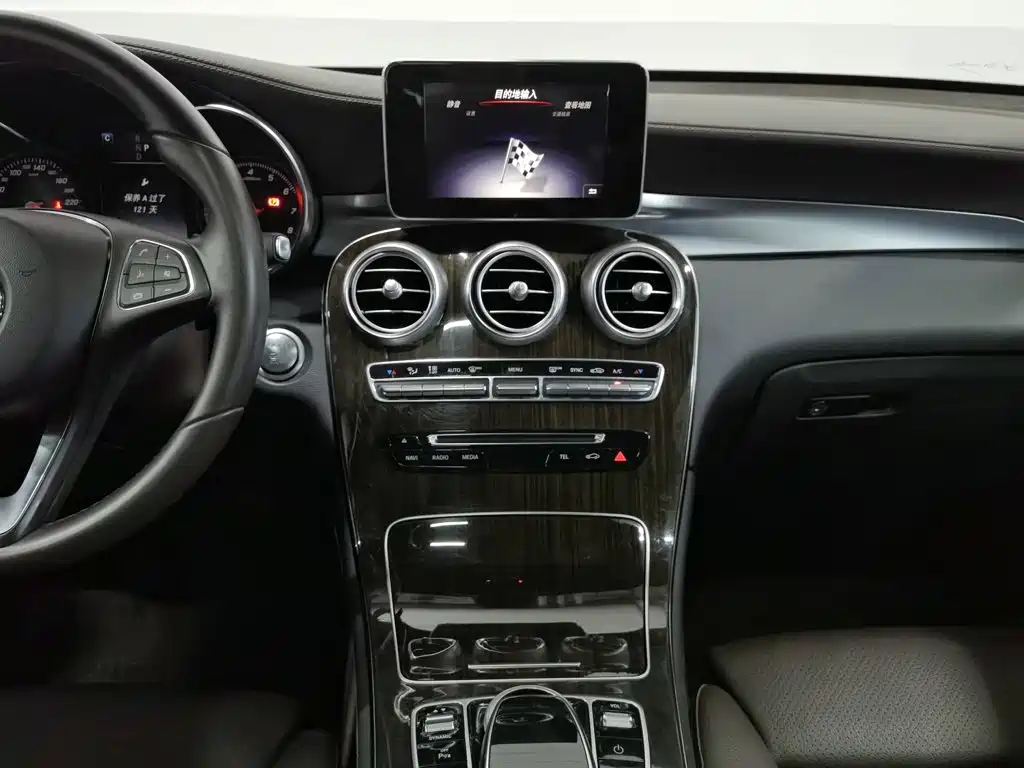 Mercedes-Benz GLC 2017 260 4MATIC Dynamic Edition
