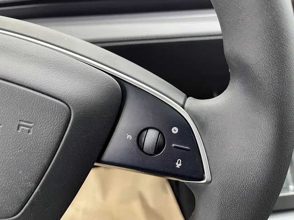Model Y 2025 Rear-Wheel Drive Edition