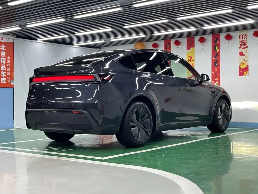 Model Y 2025 Rear-Wheel Drive Edition