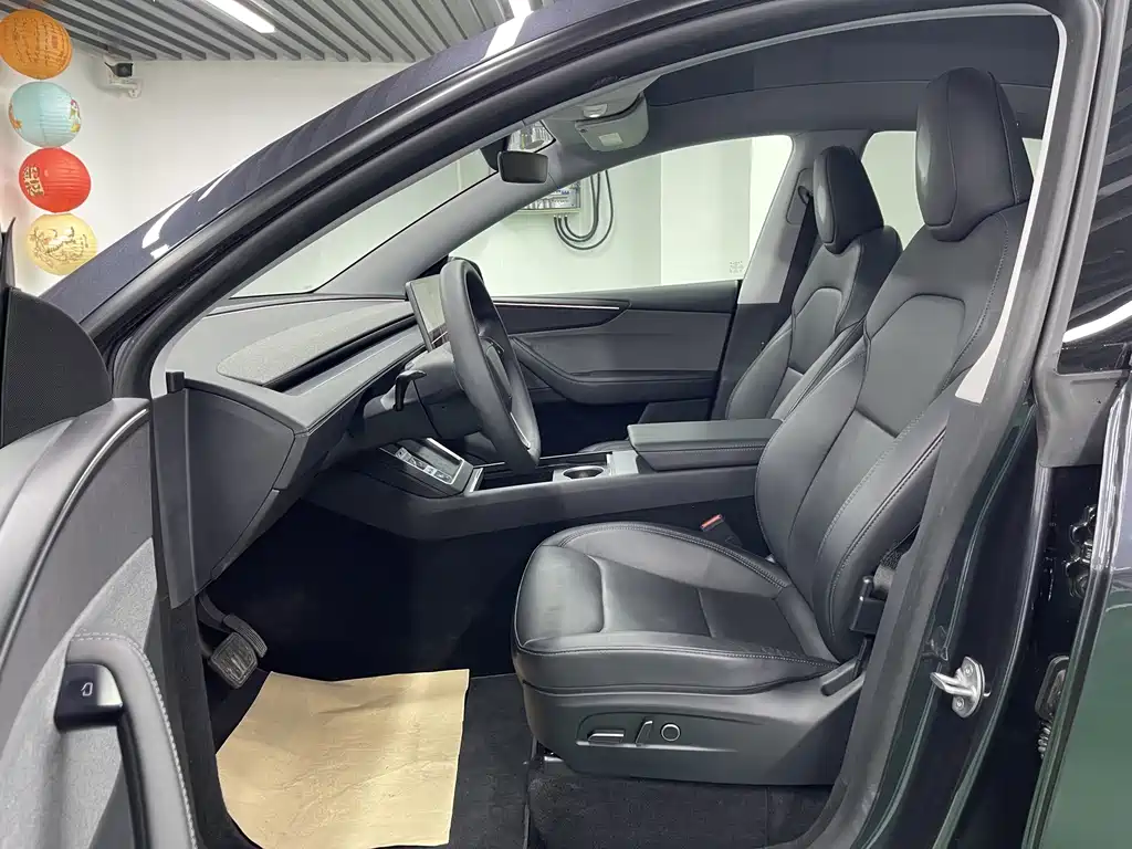 Model Y 2025 Rear-Wheel Drive Edition