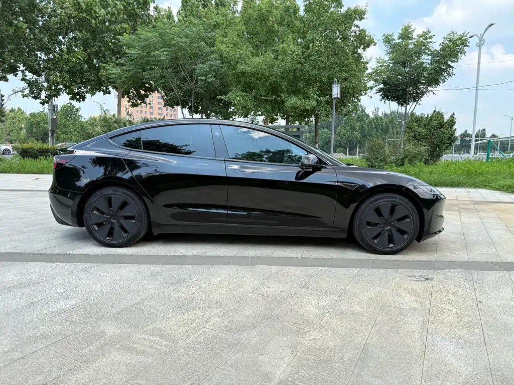 Model 3 Rear-Wheel Drive 2023