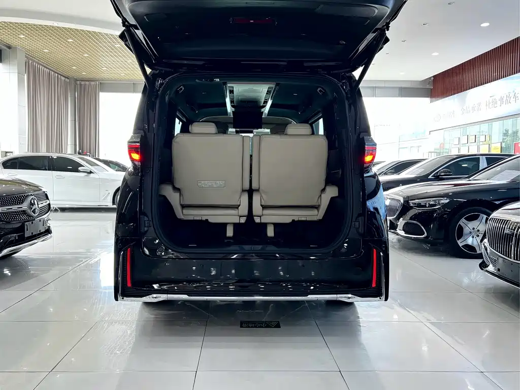 2024 Crown Hybrid 2.5L Supreme Executive Edition