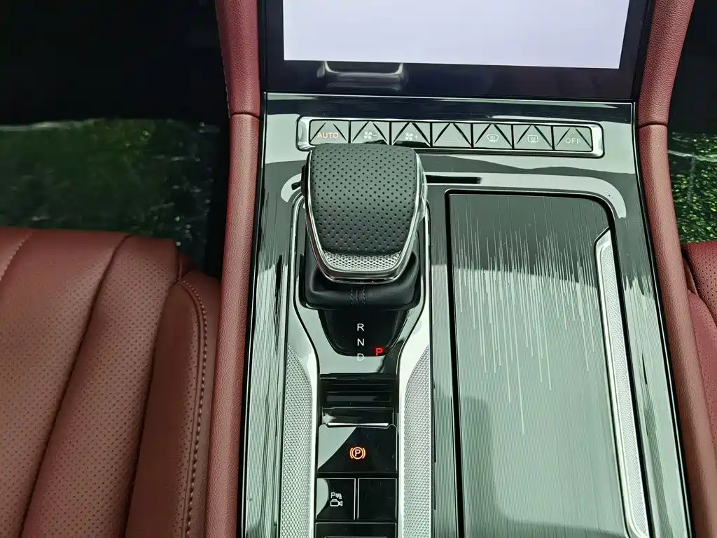 Hongqi H5 PHEV 2025 Edition 130 Super Hybrid Version