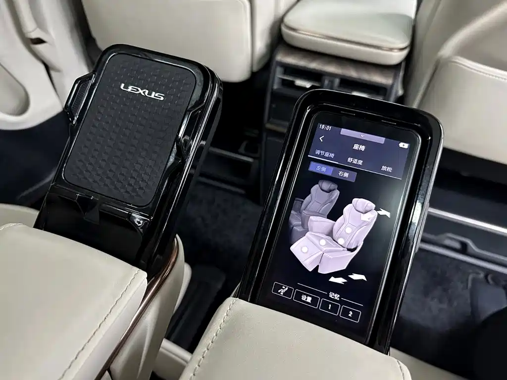 Lexus LM 2023 500h Six-Seater Grand Touring Edition