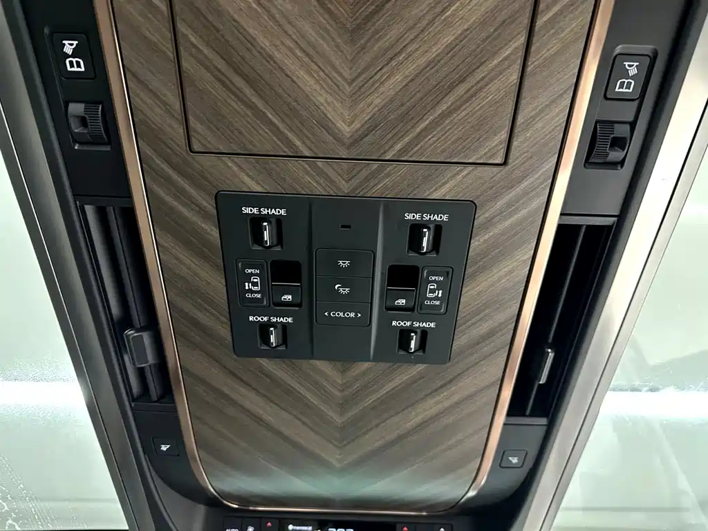 Lexus LM 2023 500h Six-Seater Grand Touring Edition