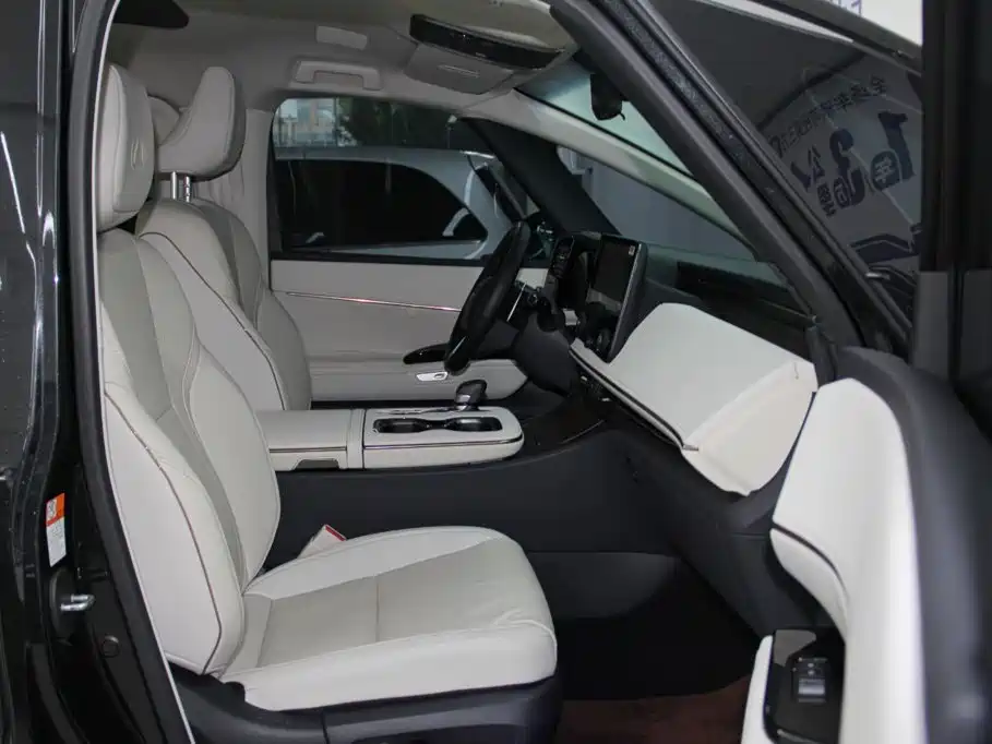 Lexus LM 2023 500h Six-Seater Grand Touring Edition