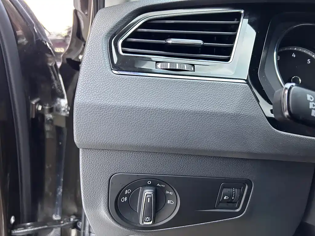 Tiguan L 2017 330 TSI Automatic Two-Wheel Drive Luxury Edition