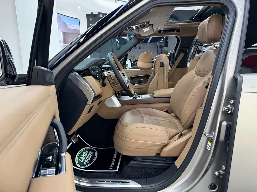 Range Rover 2023 Model 3.0 L6 400PS Classic Extended Edition