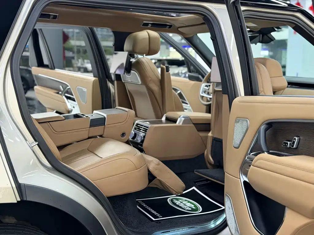 Range Rover 2023 Model 3.0 L6 400PS Classic Extended Edition