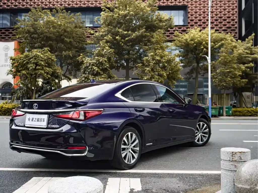 Lexus ES 2020 300h Excellence Edition