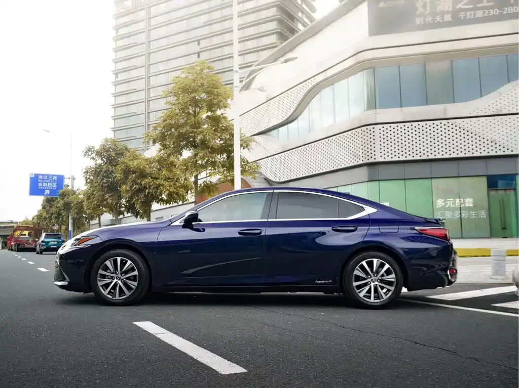 Lexus ES 2020 300h Excellence Edition