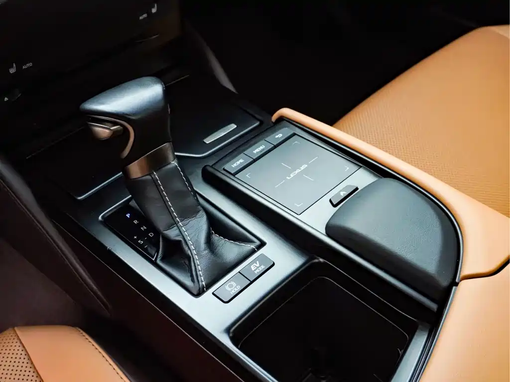 Lexus ES 2020 300h Excellence Edition