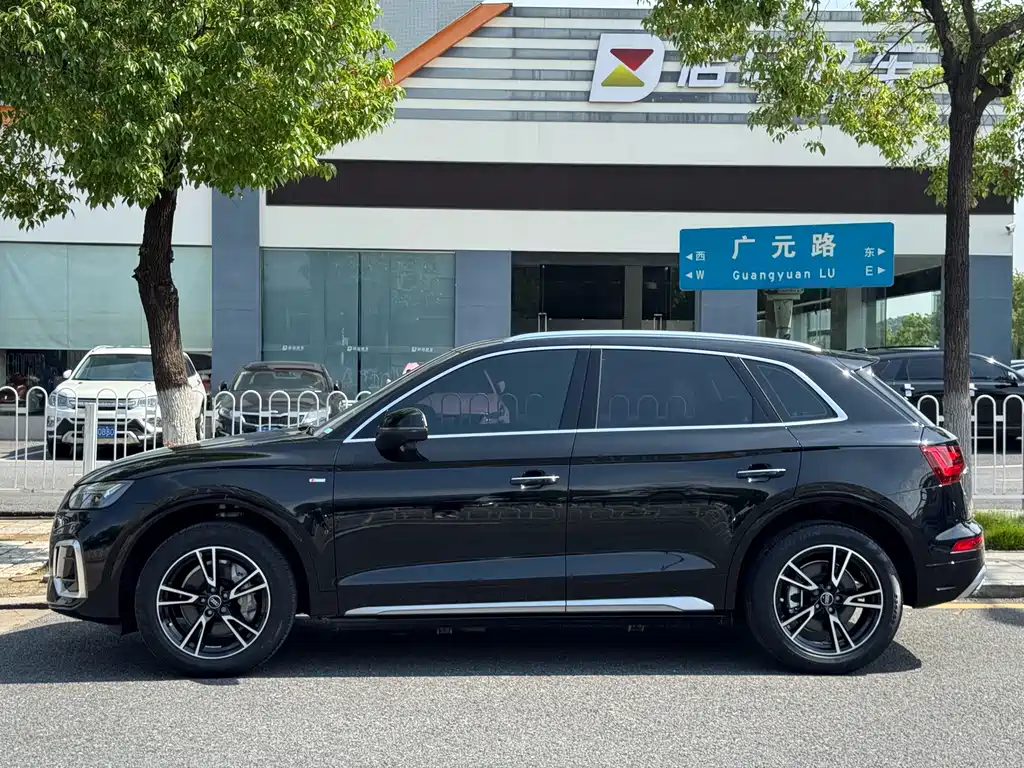 Audi Q5L 2024 model 40 TFSI Sporty Dynamic Edition