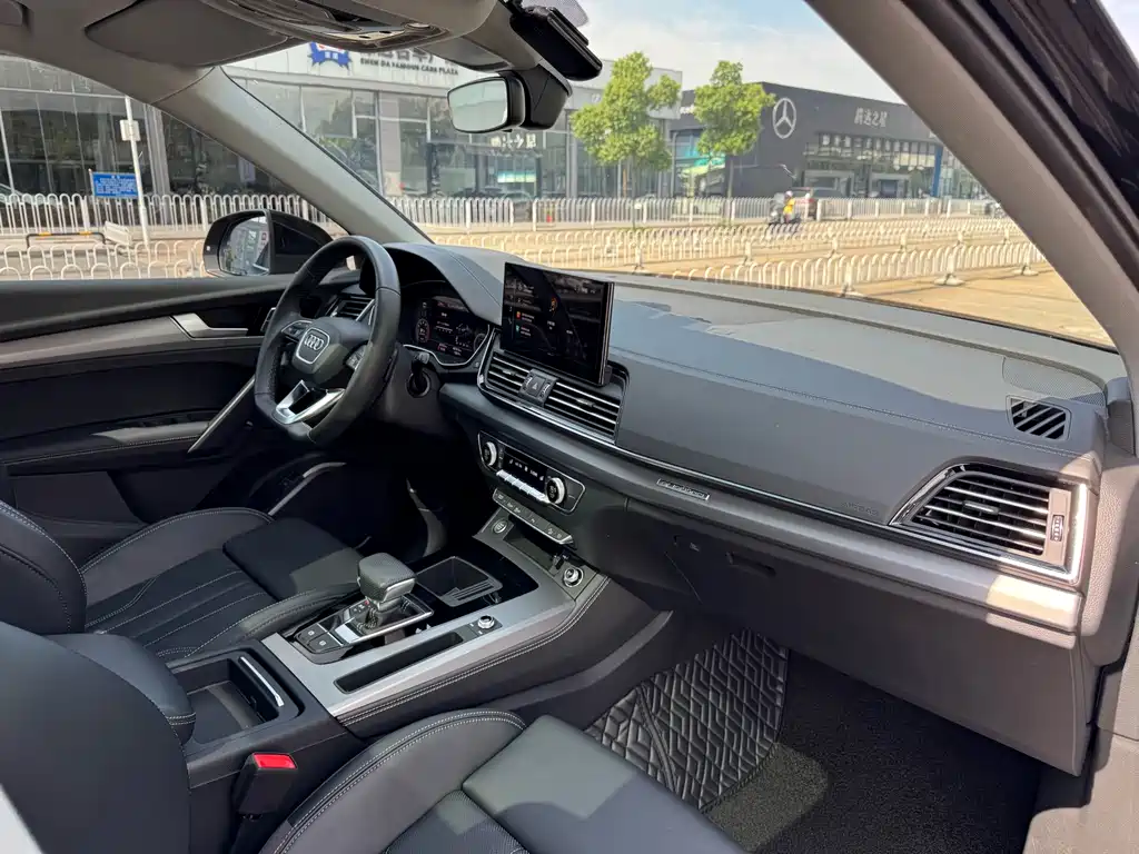 Audi Q5L 2024 model 40 TFSI Sporty Dynamic Edition