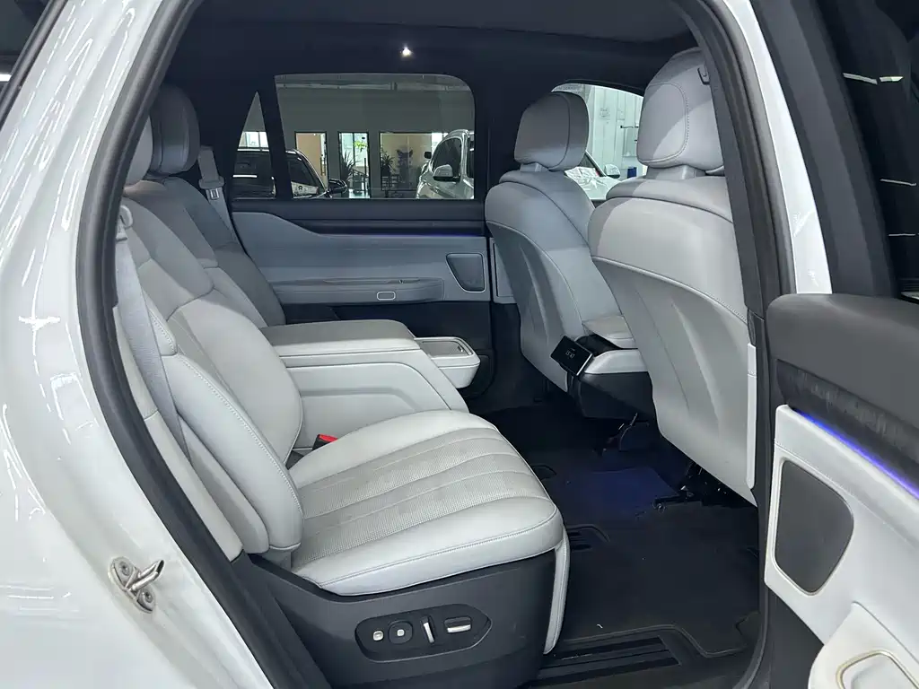 NIO ES8 2023 75kWh Executive Edition