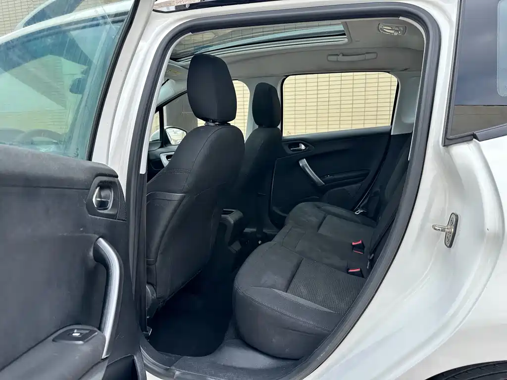 Peugeot 2008 2014 model 1.6L manual Fashion Edition