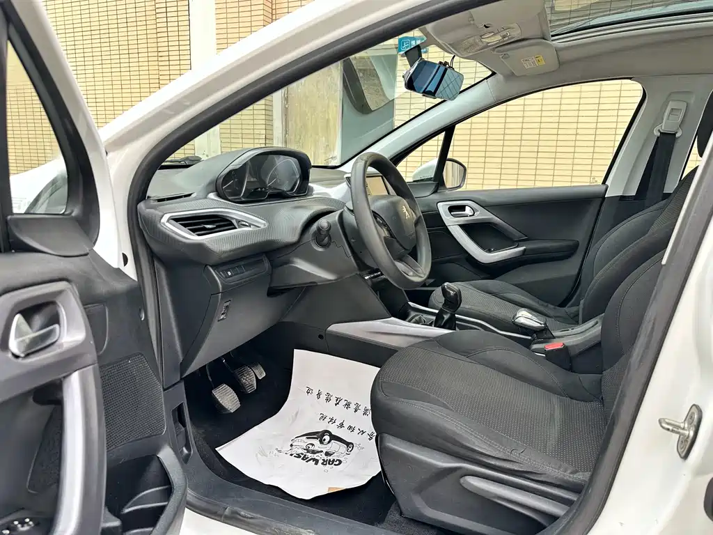 Peugeot 2008 2014 model 1.6L manual Fashion Edition