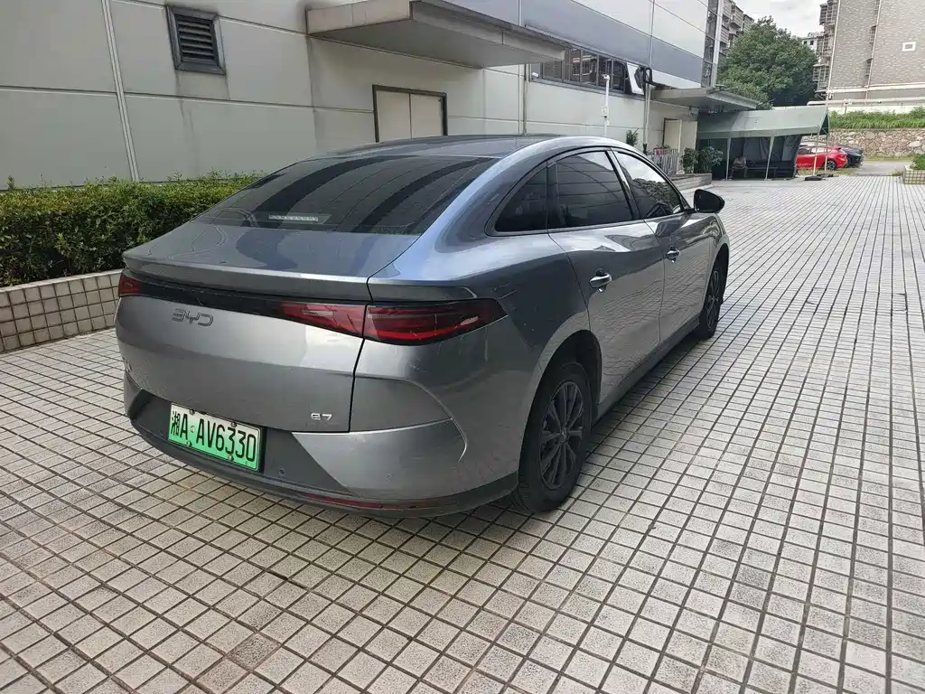 BYD E7 2025 Model 520 Smart Edition