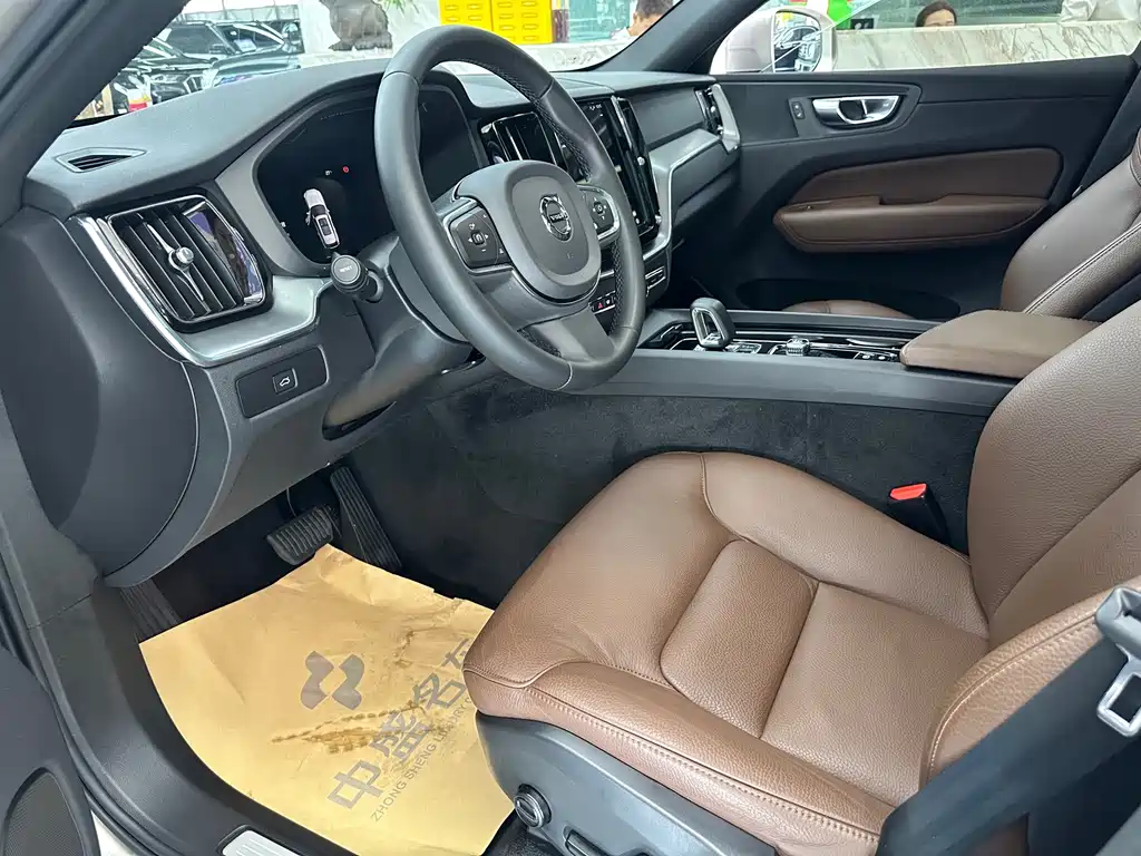 Volvo XC60 2023 B5 AWD Intelligent Motion Edition
