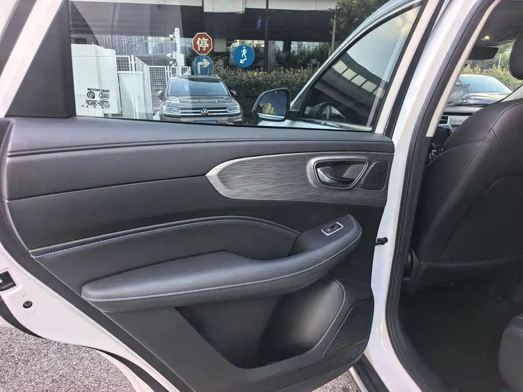 Roewe RX5 2023 Plus 330TGI Automatic Leading Tide Smart Enjoyment Edition