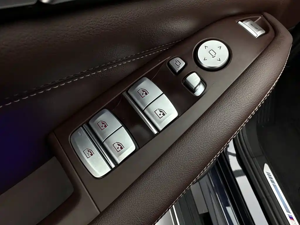 BMW X5 2023 xDrive 30Li M Sport Night Package尊享型