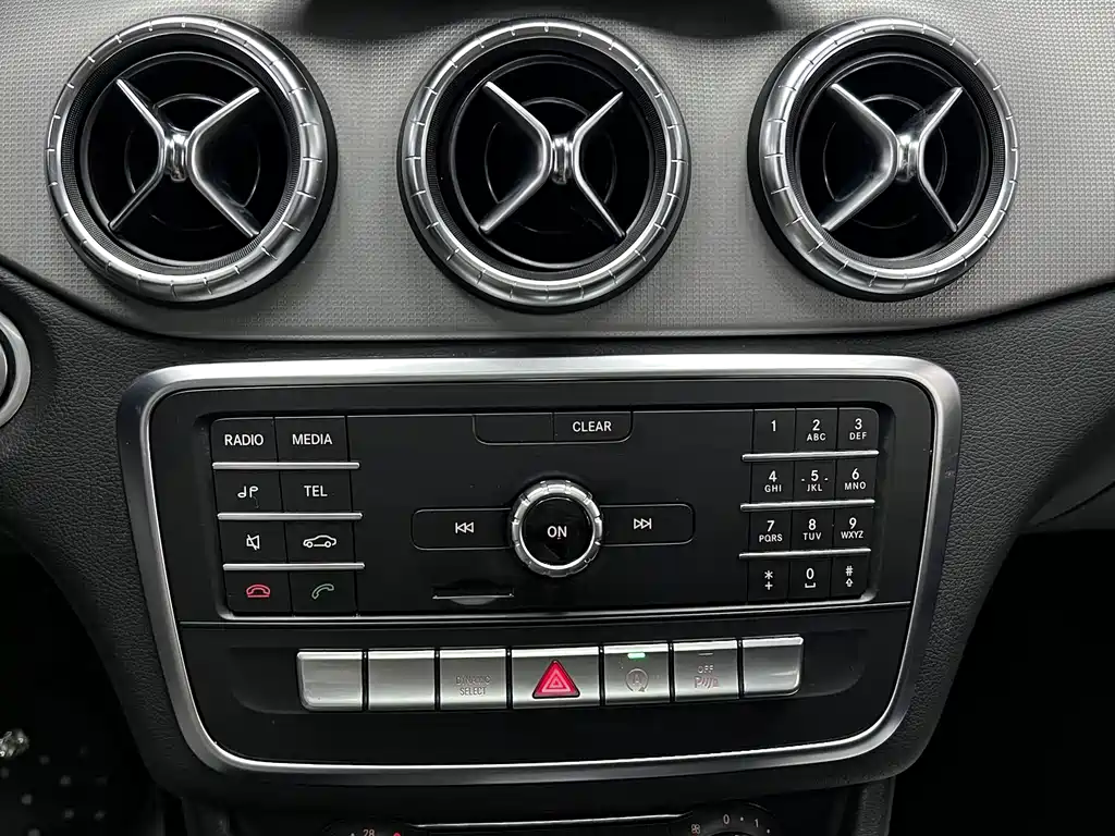 Mercedes-Benz CLA (Import) 2018 CLA 200 Sport Line