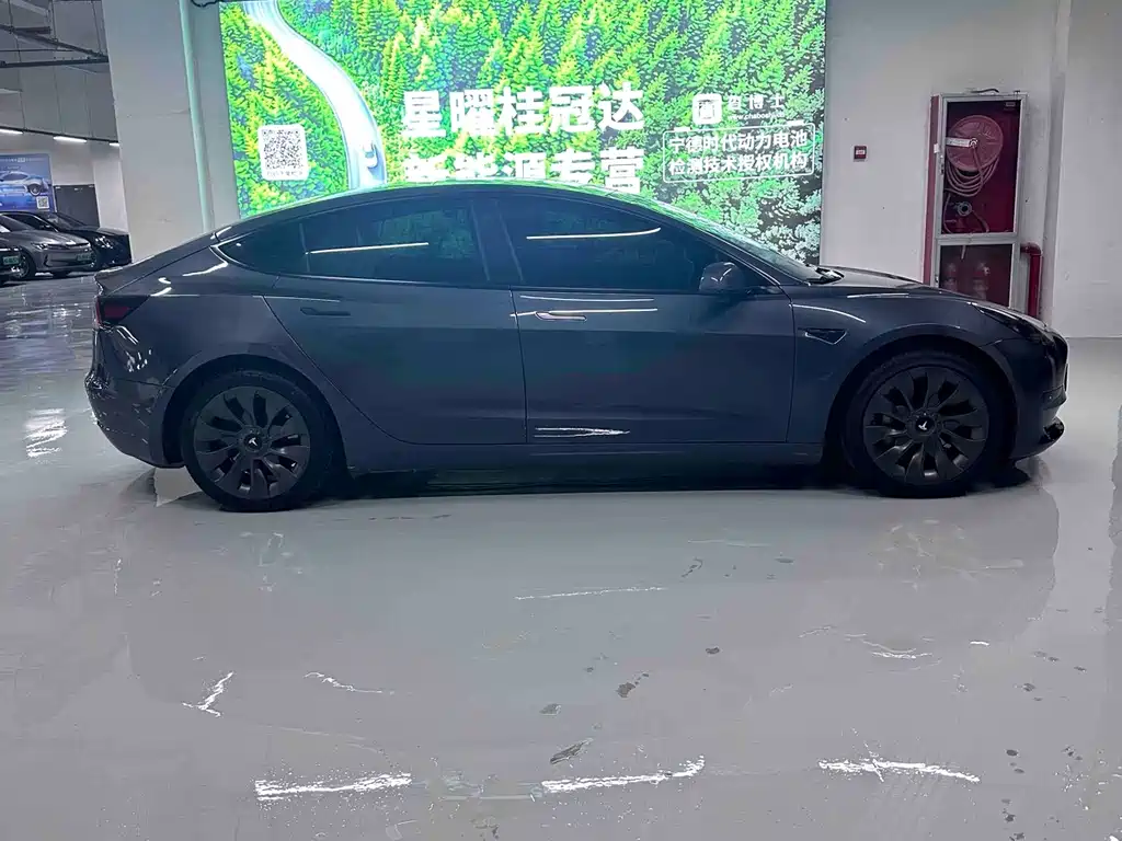 Model 3 Rear-Wheel Drive 2022