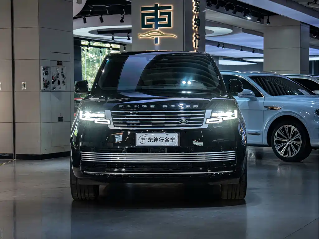 Range Rover 2025 Edition 3.0 L6 400PS Grand Extended Version