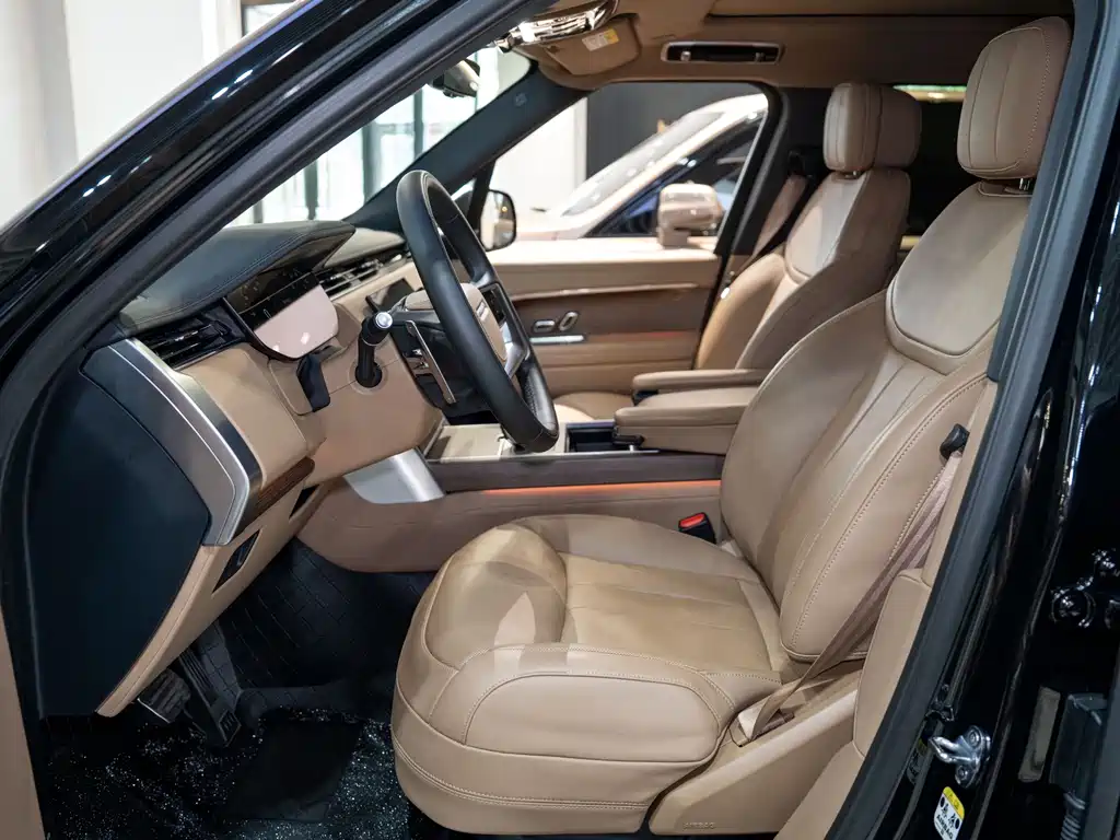 Range Rover 2025 Edition 3.0 L6 400PS Grand Extended Version